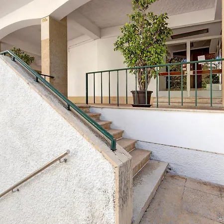 Close To The Sea Estoril